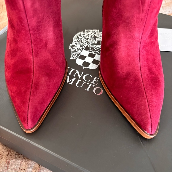 NIB Vince Camuto Women's Presindal Burgundy Suede Heeled Boots Sz 7.5 - Picture 3 of 11